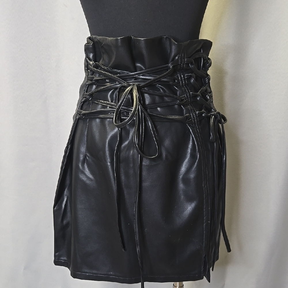 La' Rose Black Faux Leather High Waisted Mini Skirt with Lace-Up Corset Detail L